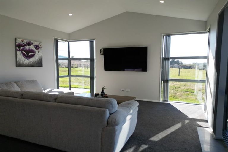 Photo of property in 52 Highlands Drive, Waipawa, 4210