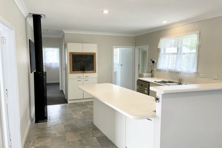 Photo of property in 28a Fruitvale Road, New Lynn, Auckland, 0600