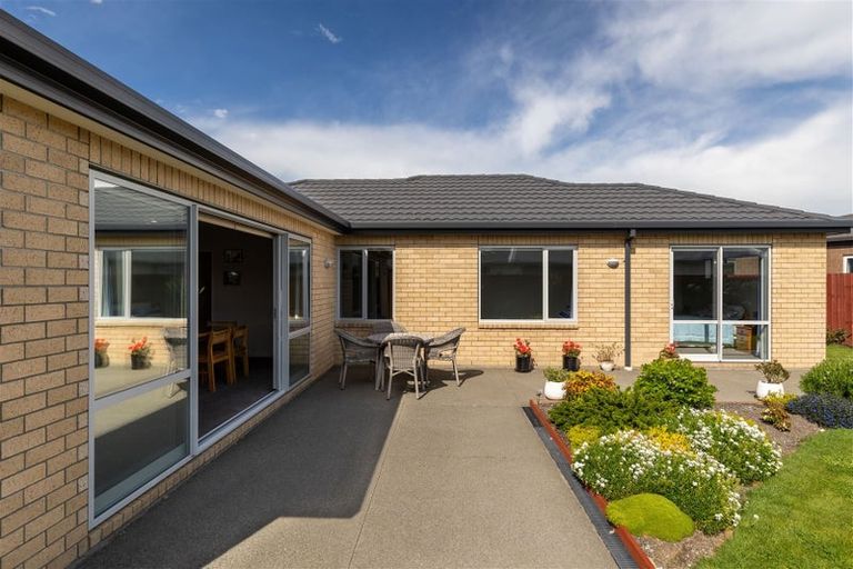 Photo of property in 5 Glenbarr Lane, Broomfield, Christchurch, 8042