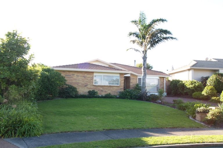 Photo of property in 23 Simon Owen Place, Golflands, Auckland, 2013