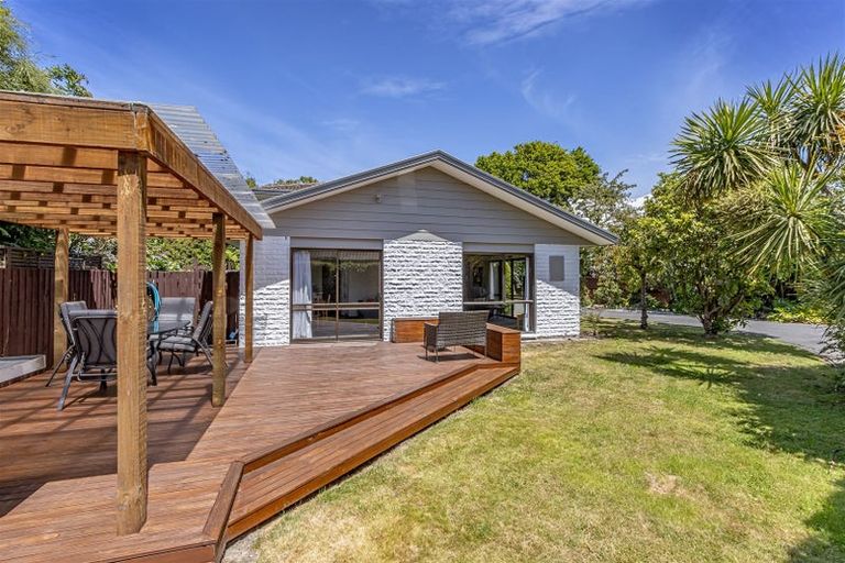 Photo of property in 5a Banff Place, Avonhead, Christchurch, 8042