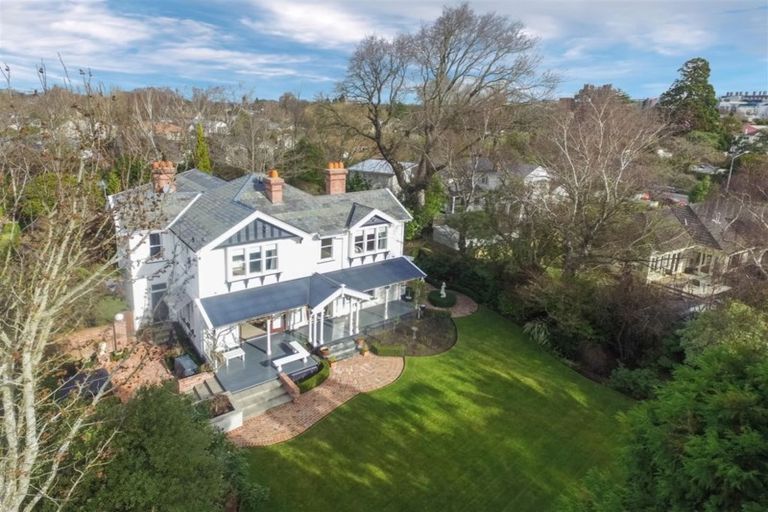 Photo of property in Chilcombe Homestead, 4 Medbury Terrace, Fendalton, Christchurch, 8041