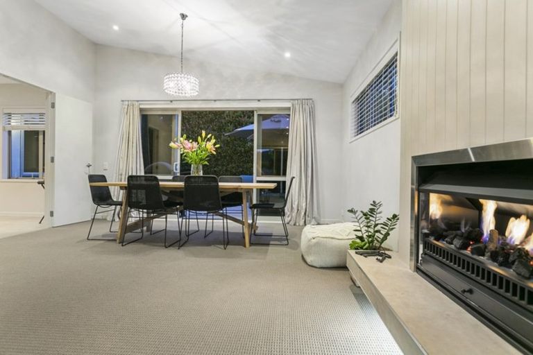 Photo of property in 9 Huntington Park Drive, Greenhithe, Auckland, 0632