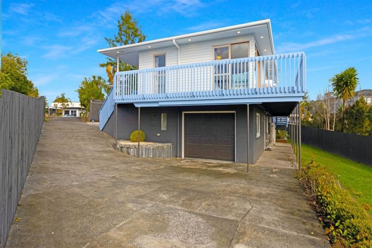 Photo of property in 20 Tanoa Place, Glendene, Auckland, 0602