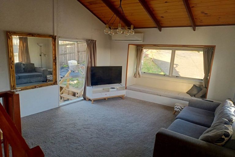 Photo of property in 19 Newport Place, Forrest Hill, Auckland, 0620