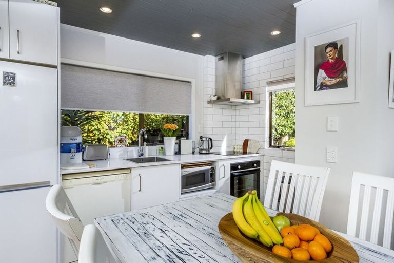 Photo of property in 2/813 East Coast Road, Northcross, Auckland, 0630