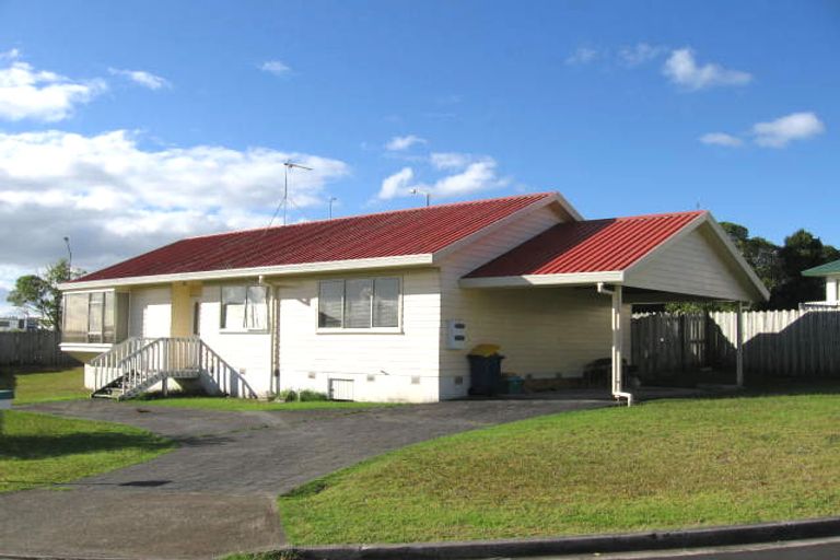 Photo of property in 13 Wren Place, Unsworth Heights, Auckland, 0632