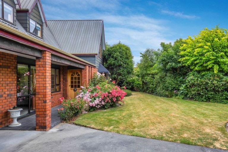 Photo of property in 100 Regency Crescent, Redwood, Christchurch, 8051