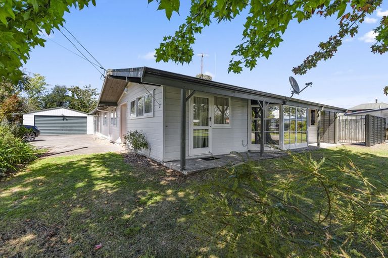 Photo of property in 20 Willow Avenue, Hannahs Bay, Rotorua, 3010