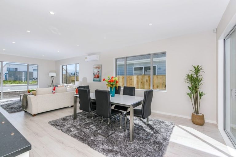 Photo of property in 14 Ropere Street, Kumeu, 0810