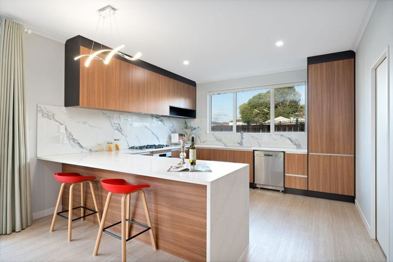 Photo of property in 38a Pokapu Street, Titirangi, Auckland, 0600