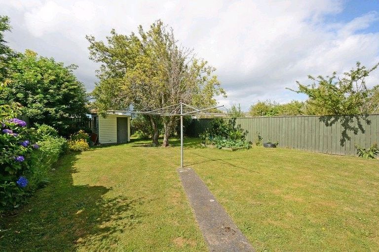 Photo of property in 16 Hazel Street, Ebdentown, Upper Hutt, 5018