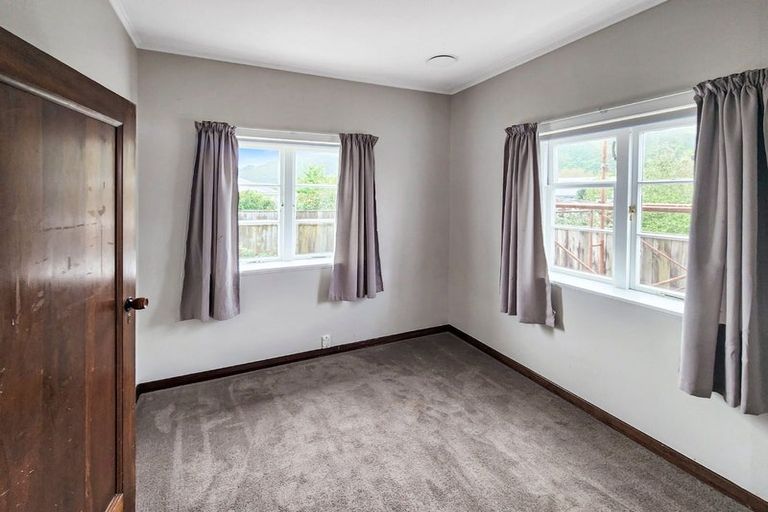 Photo of property in 52 Bell Road, Waiwhetu, Lower Hutt, 5010