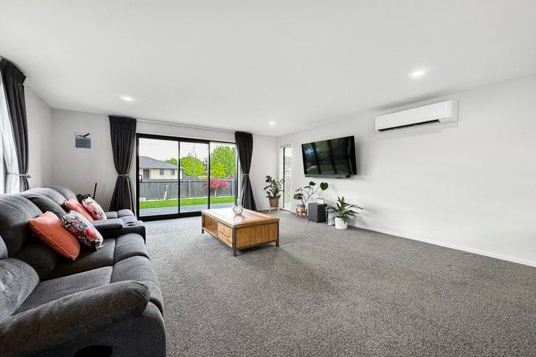 Photo of property in 16 Saddlers Lane, Yaldhurst, Christchurch, 8042