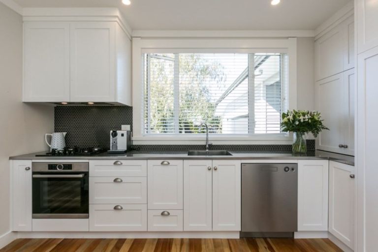 Photo of property in 8 Emerald Hill, Havelock North, 4130