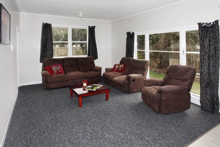 Photo of property in 1/15 Moncrieff Avenue, Clendon Park, Auckland, 2103