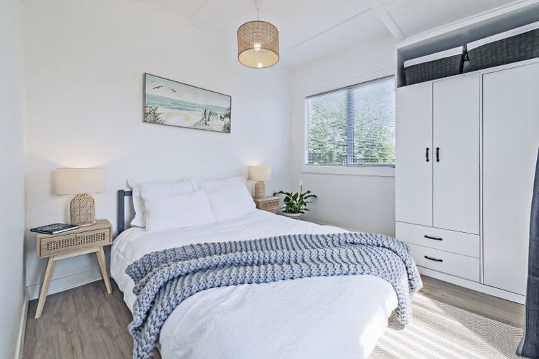 Photo of property in 16 Broadway Avenue, Waikuku Beach, 7473