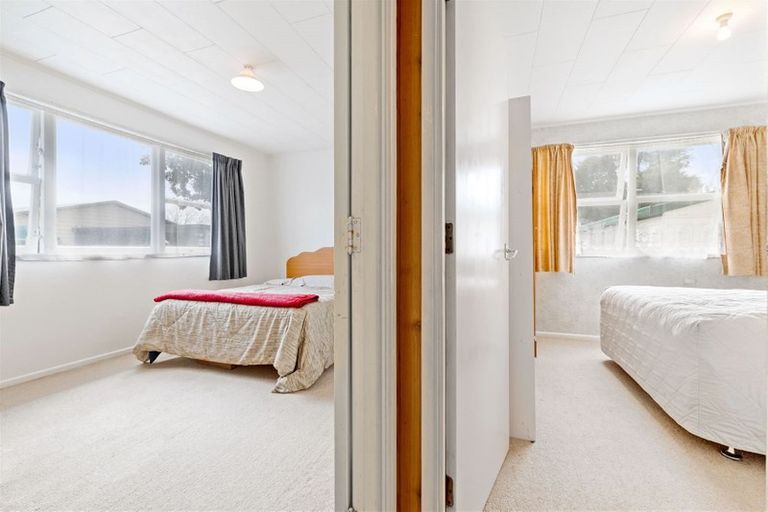 Photo of property in 1/8 Edwards Avenue, Henderson, Auckland, 0610