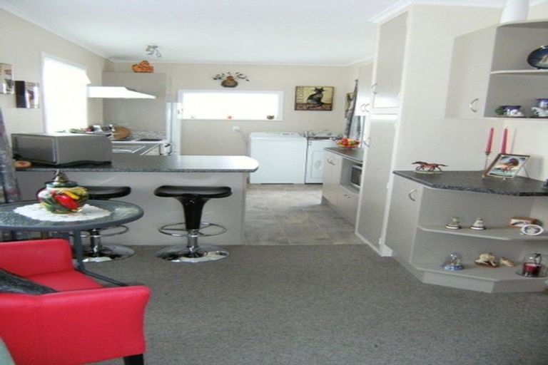 Photo of property in 55 Queenwood Road, Levin, 5510