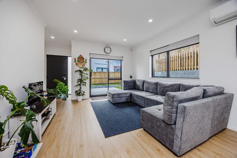 Photo of property in 16d Balgowan Terrace, Conifer Grove, Takanini, 2112