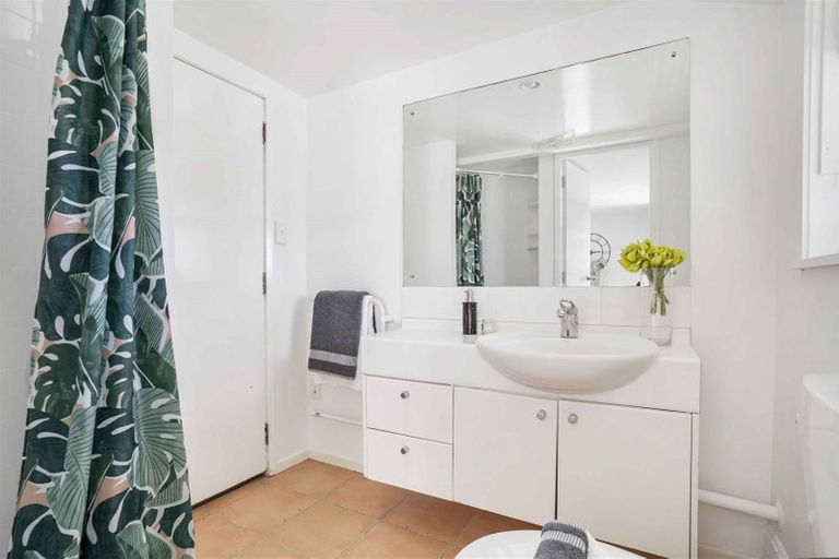 Photo of property in 1/40 Carlisle Road, Browns Bay, Auckland, 0630