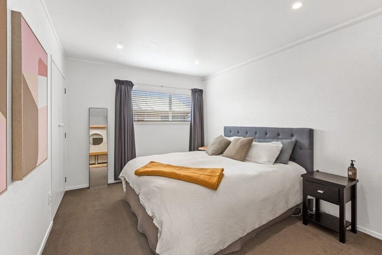 Photo of property in 5 Kotinga Avenue, Glen Eden, Auckland, 0602