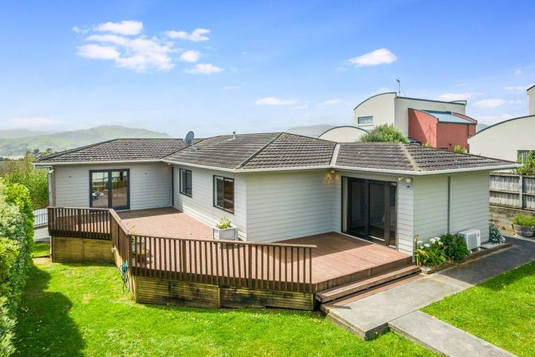 Photo of property in 5 The Top Gallant, Whitby, Porirua, 5024