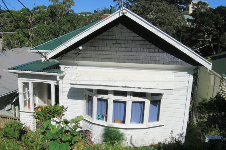 Photo of property in 121 Kelburn Parade, Kelburn, Wellington, 6012