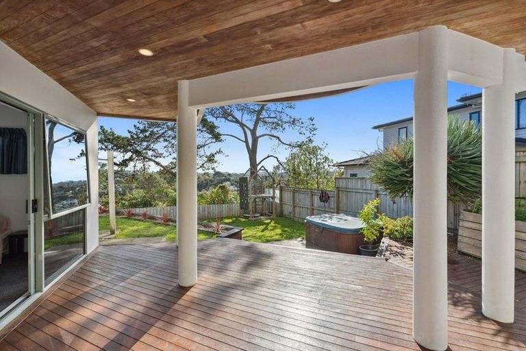 Photo of property in 2/89 Knights Road, Rothesay Bay, Auckland, 0630