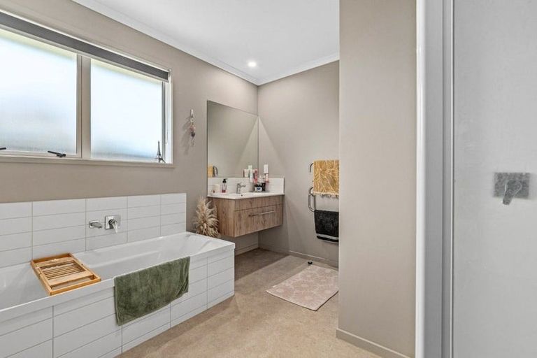 Photo of property in 84 Sentinel Avenue, Omokoroa, 3114