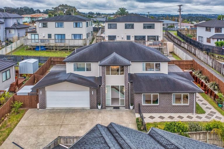 Photo of property in 11 San Casello Rise, Henderson, Auckland, 0612