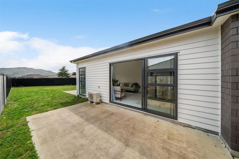 Photo of property in 8 Whitten Way, Wallaceville, Upper Hutt, 5018
