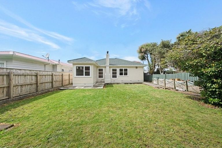 Photo of property in 69 Trelissick Crescent, Ngaio, Wellington, 6035
