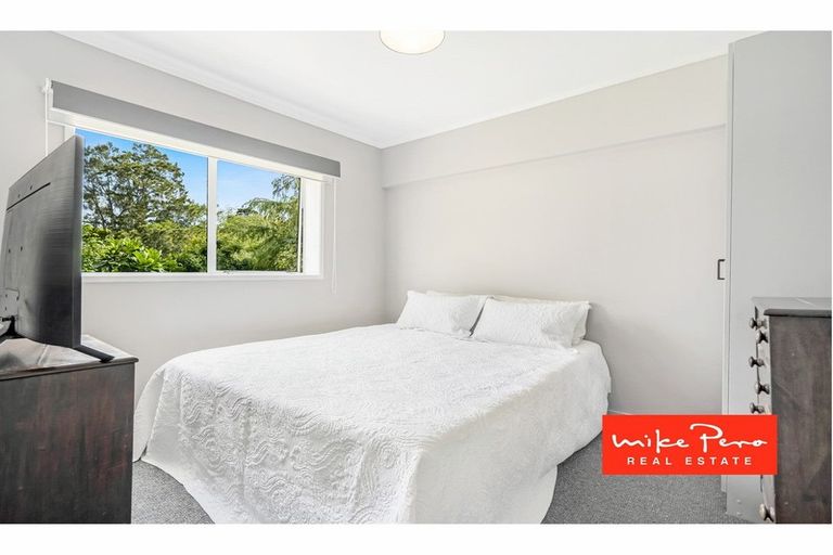 Photo of property in 9 Armstrong Place, New Lynn, Auckland, 0600