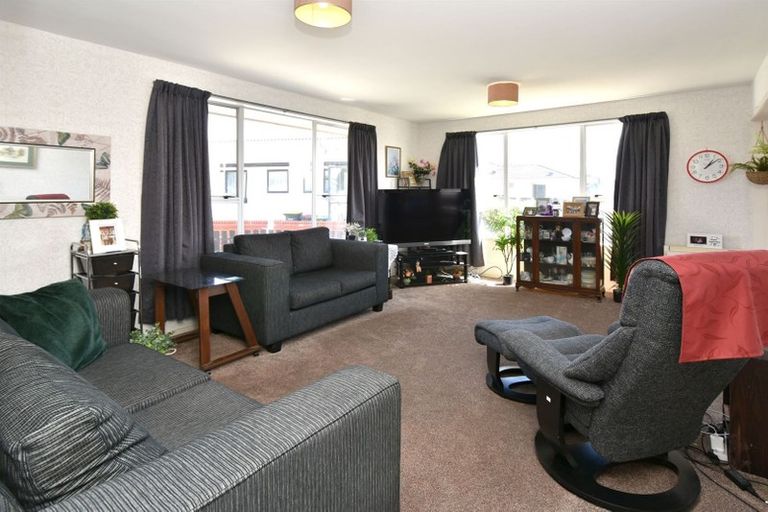 Photo of property in 16 Leonie Place, Aranui, Christchurch, 8061