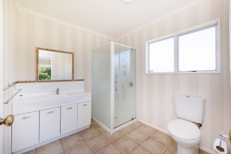 Photo of property in 8 Rosebank Avenue, Kelvin Grove, Palmerston North, 4414