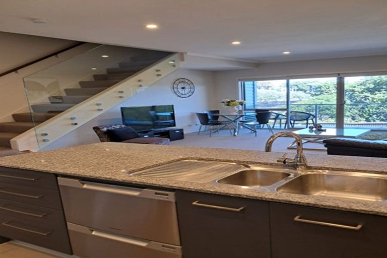 Photo of property in The Strand, 3/16 Ronald Street, Strandon, New Plymouth, 4312