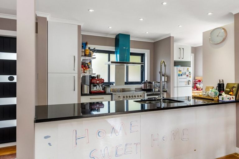 Photo of property in 88 Kaurilands Road, Titirangi, Auckland, 0604