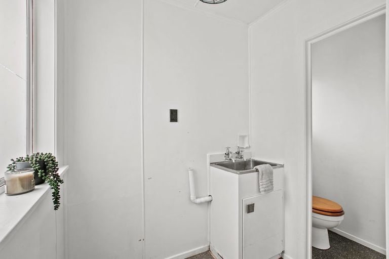 Photo of property in 9 Thames Street, Welbourn, New Plymouth, 4310