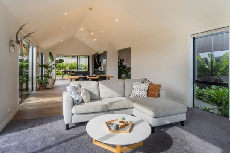 Photo of property in 6 Mahia Lane, Waikanae, 5036