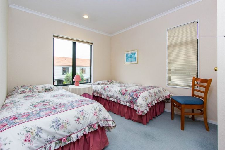 Photo of property in Tuscany Towers, 8/1 Ambrico Place, New Lynn, Auckland, 0600