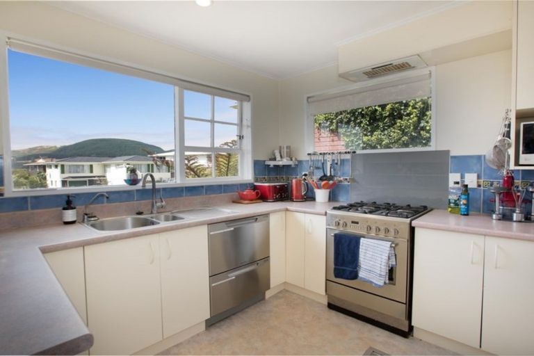 Photo of property in 42 Fyvie Avenue, Tawa, Wellington, 5028