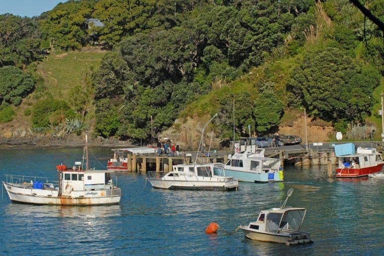 Photo of property in 62 Hauraki Road, Leigh, 0985