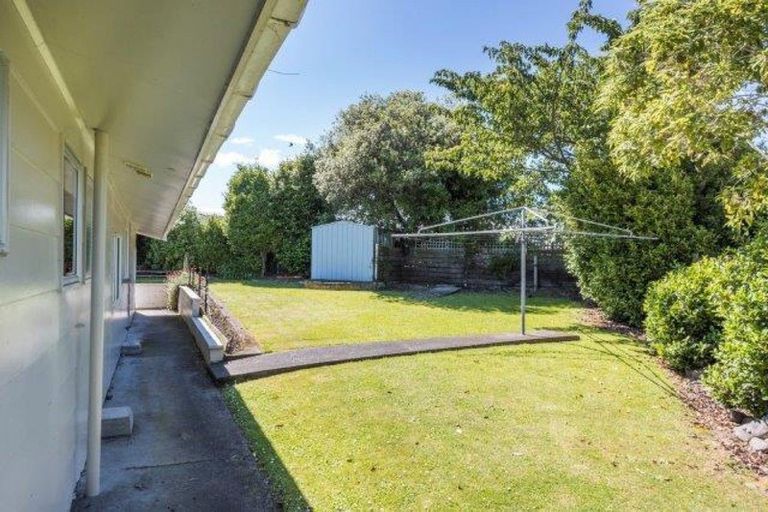 Photo of property in 42 Meadowbrook Drive, Cloverlea, Palmerston North, 4412