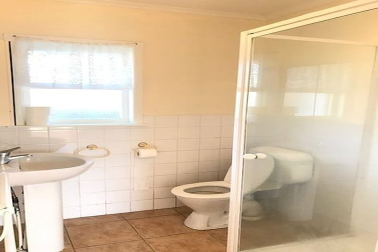 Photo of property in 1/12 Fifeshire Street, Hauraki, Auckland, 0622