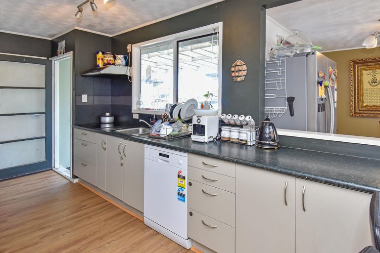 Photo of property in 6b Kereru Place, Half Moon Bay, Auckland, 2012