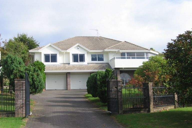 Photo of property in 2 Bragato Place, Chatswood, Auckland, 0626