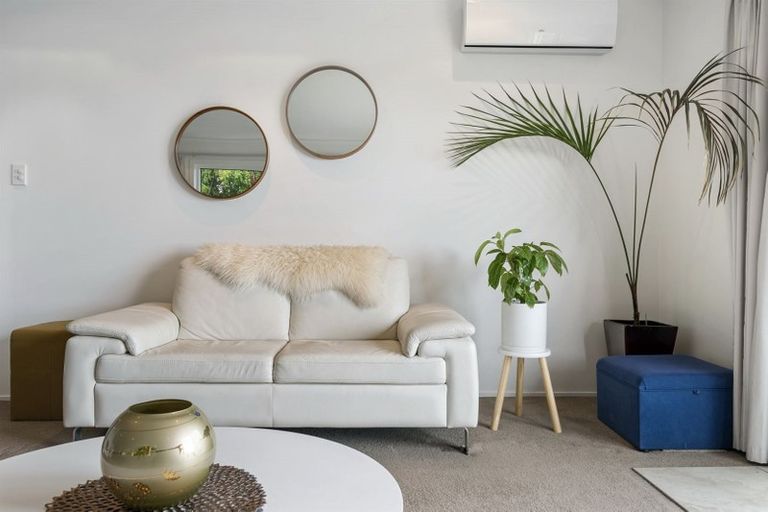 Photo of property in 2/40 Beulah Avenue, Rothesay Bay, Auckland, 0630