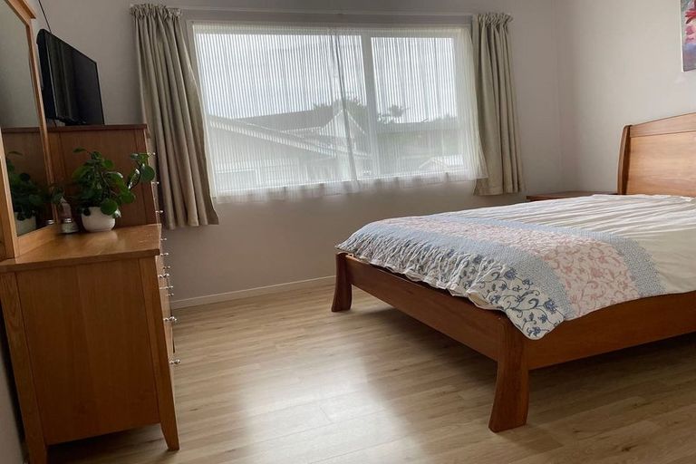 Photo of property in 15 Vanbrugh Place, Bucklands Beach, Auckland, 2014