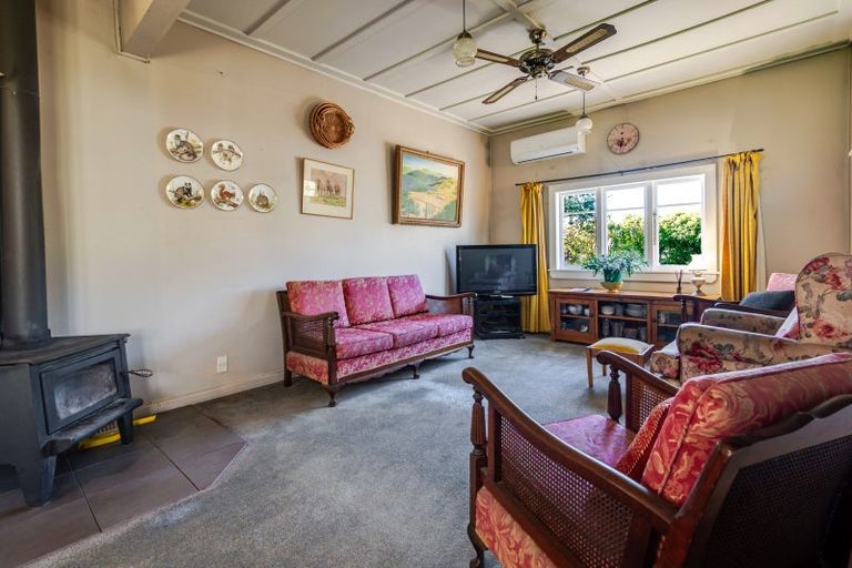 Photo of property in 39 Mcgreevy Street, Waipawa, 4210